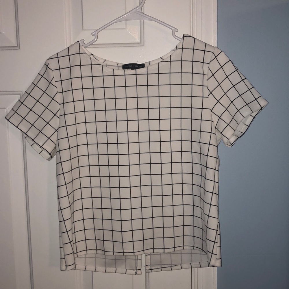 BLACK AND WHITE BLOUSE
